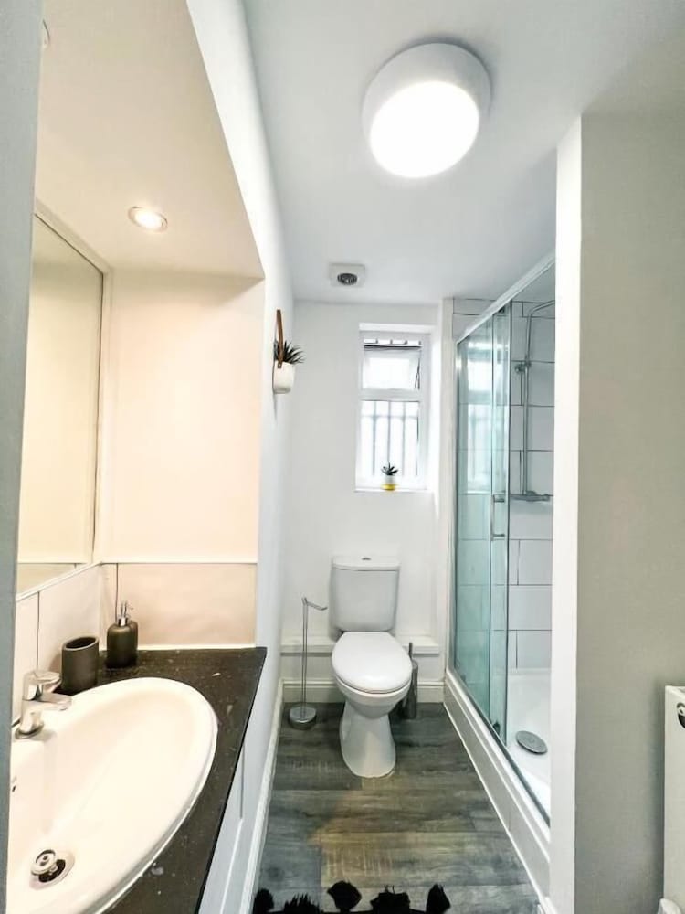 Standard Double Room, 1 Double Bed, Non Smoking, Ensuite - Photo 5