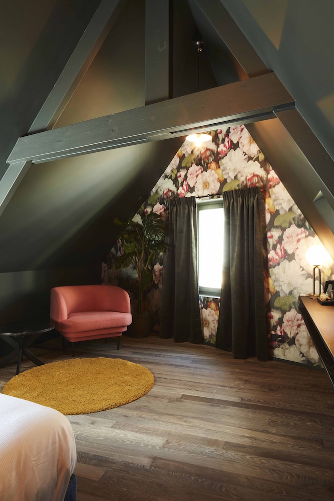 Deluxe Room - Photo 5