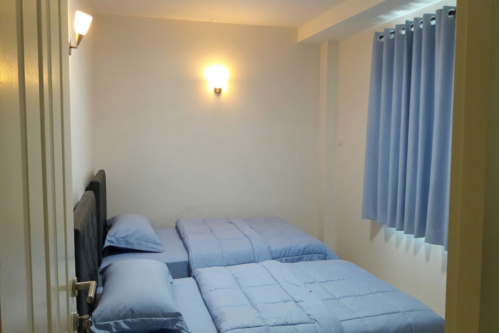 Twin Room with Shared Bathroom photo 1