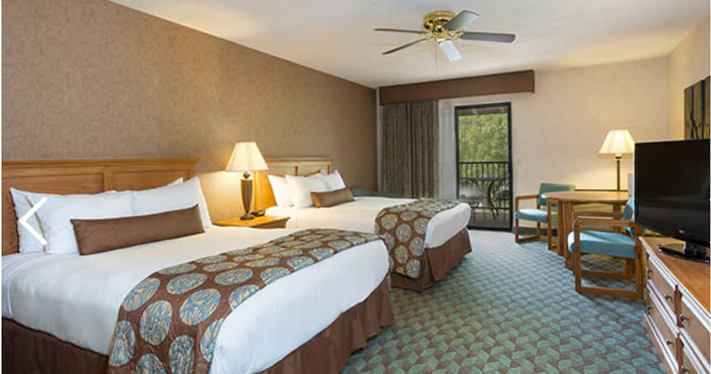 Deluxe Room, 2 Queen Beds photo 3