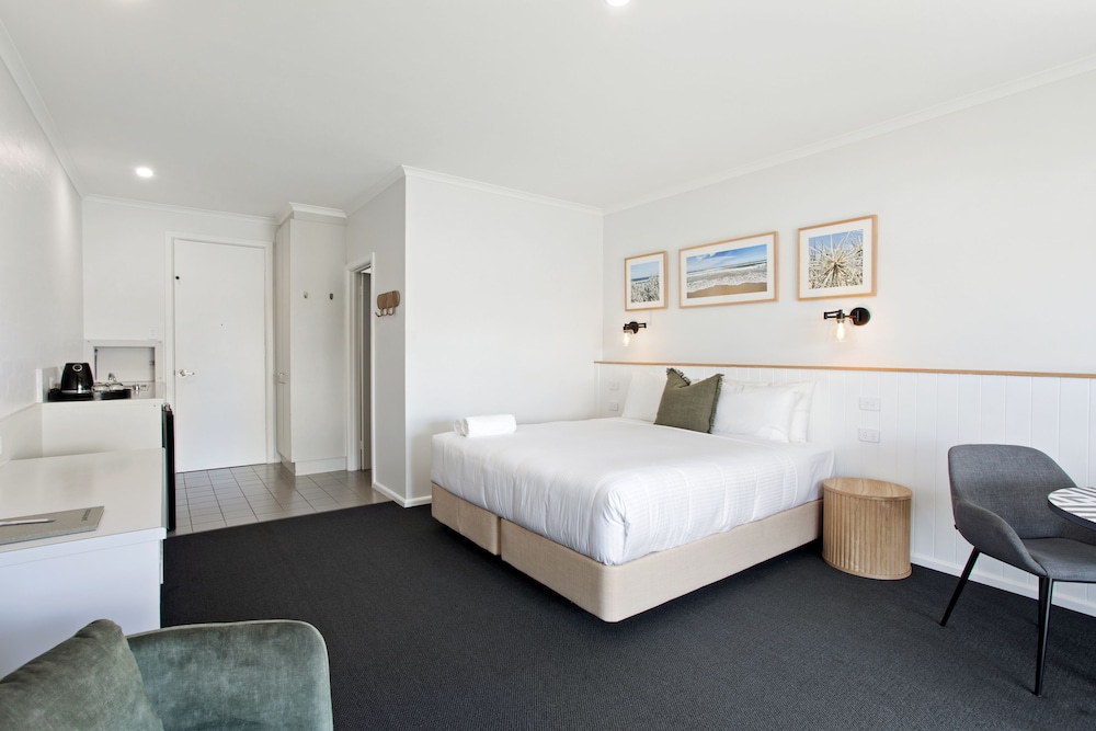 Waterfront Motel Room photo 2
