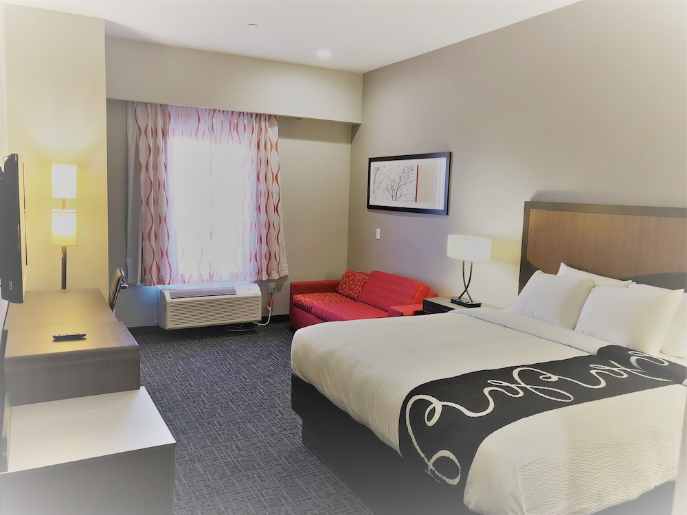Suite, 1 King Bed, Non Smoking photo 3