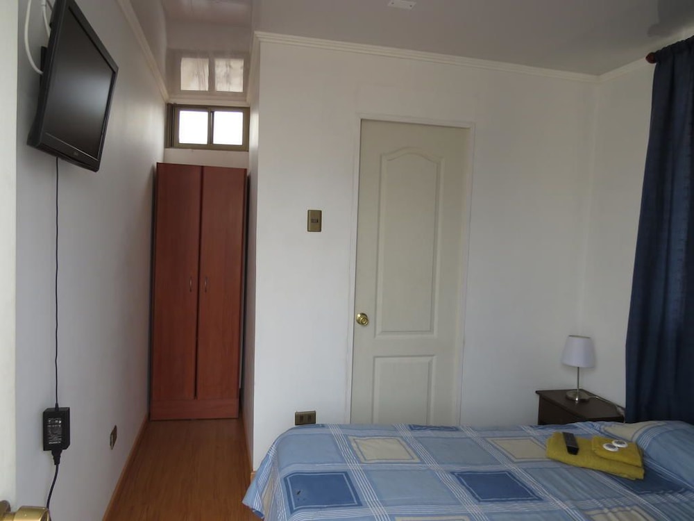 Twin Room, 2 Twin Beds, Private Bathroom photo 2
