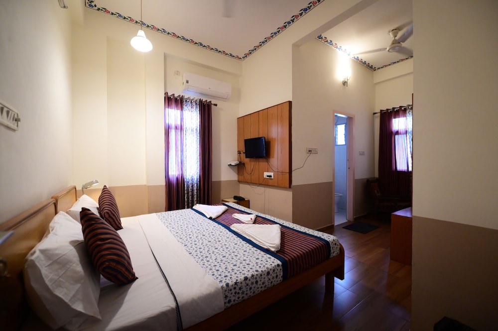 Comfort Double Room, 1 King Bed, Mountain View