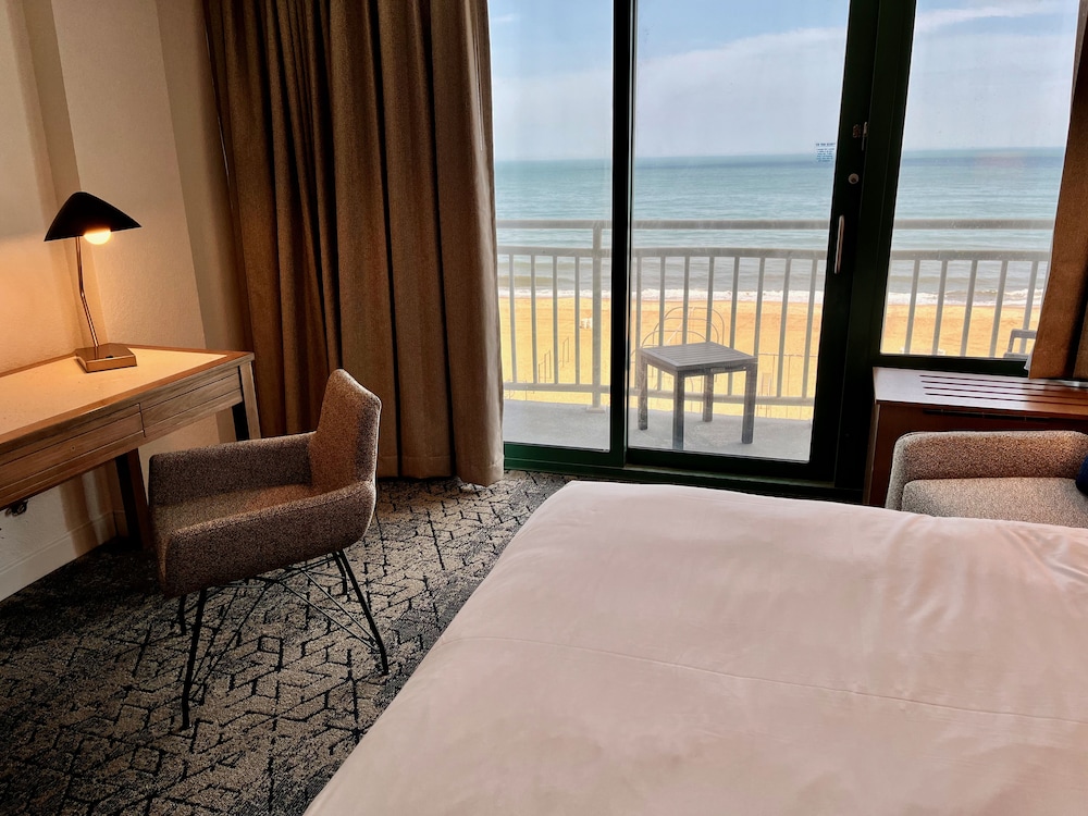 Room, 2 Queen Beds, Balcony, Oceanfront - Photo 10