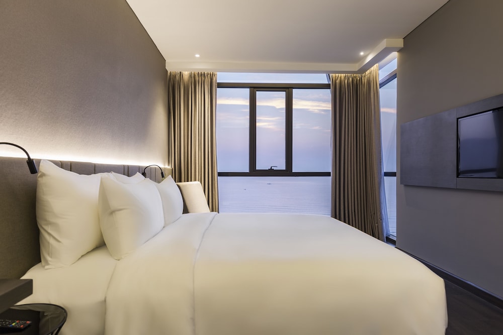 Premier Double Room - High Floor photo 1