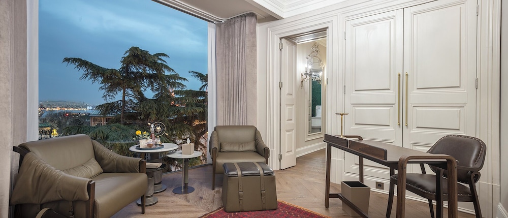 Suite, Partial Sea View photo 2