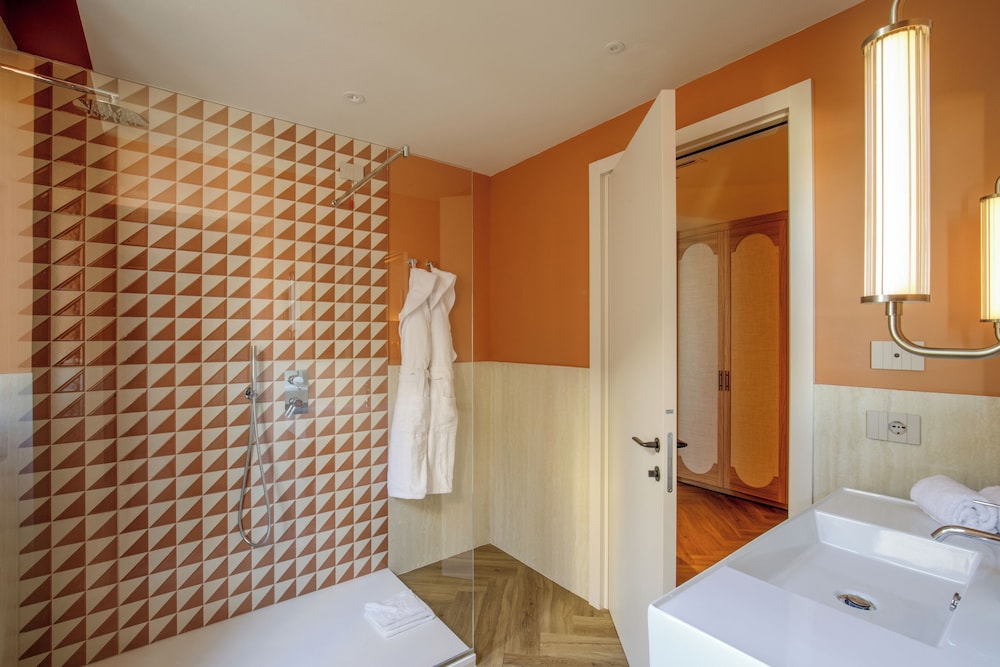 Deluxe Room, 1 King Bed