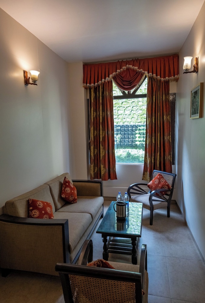 Oak Room - Photo 3