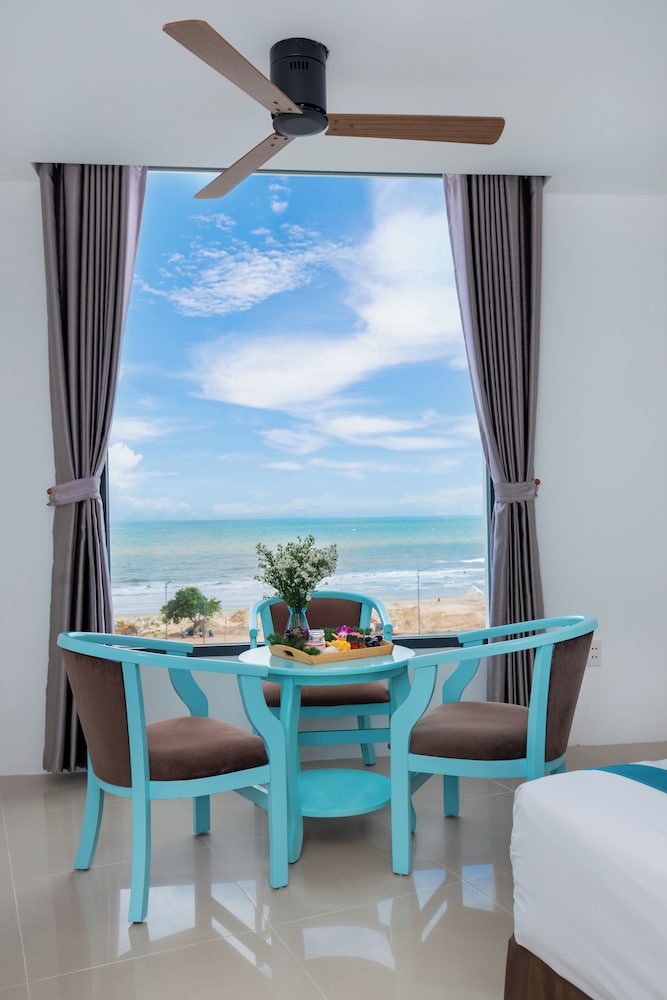 Deluxe Triple Room, Beach View photo 3