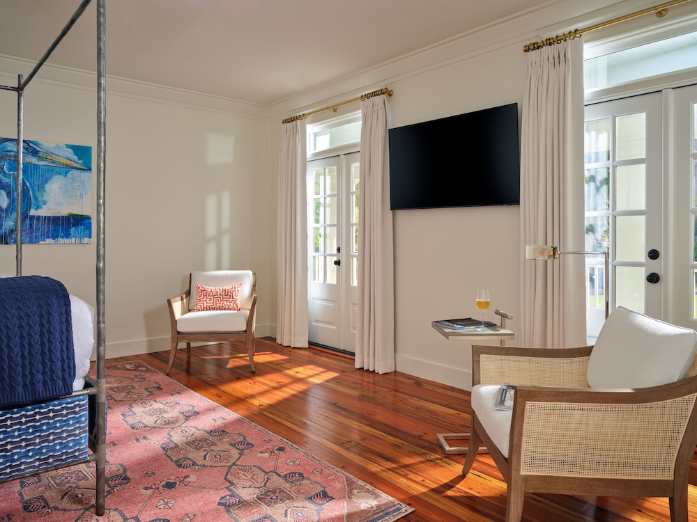 Deluxe Suite photo 2
