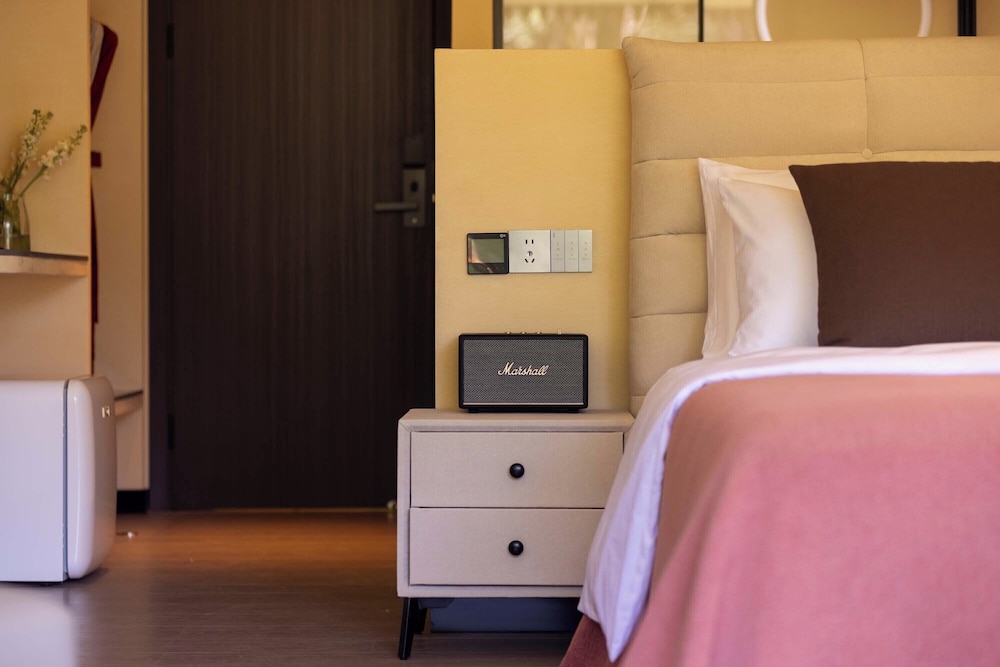 Comfort Double Room, Patio, Mountain View