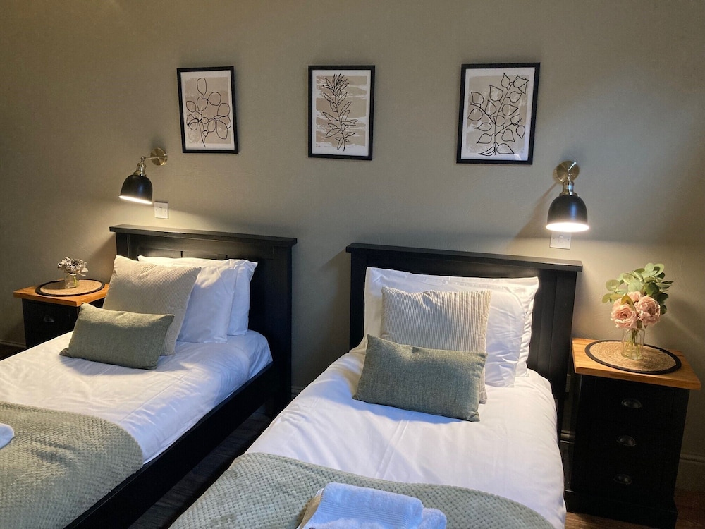 Twin Room (Room 2)