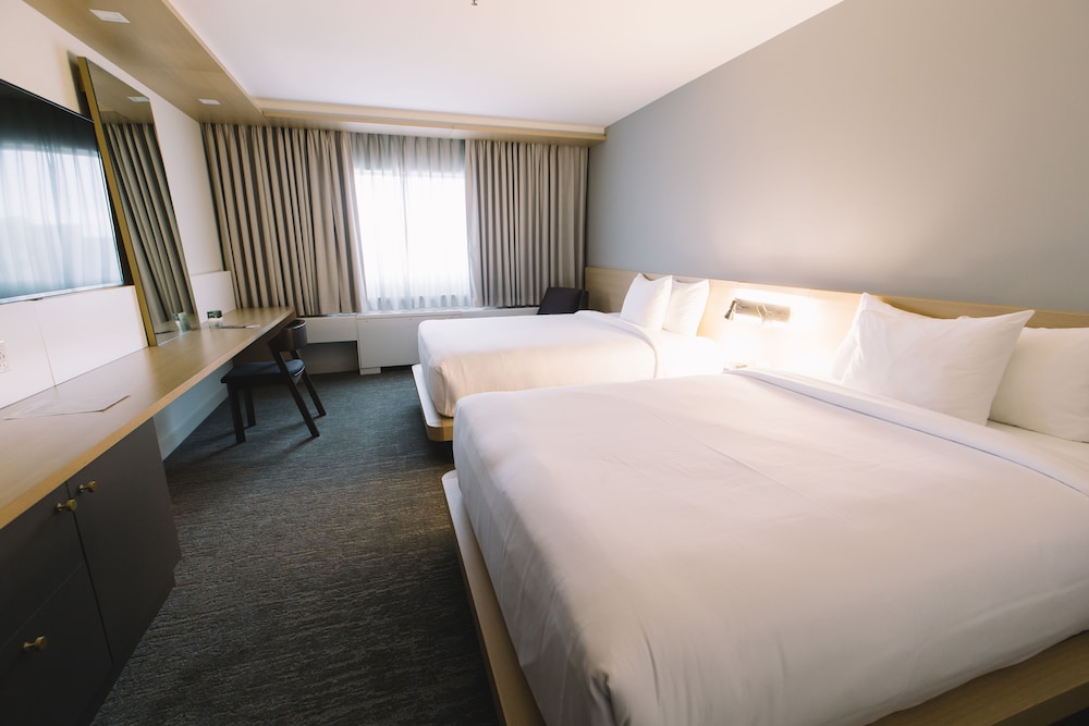 Standard Room, 2 Queen Beds - Photo 1