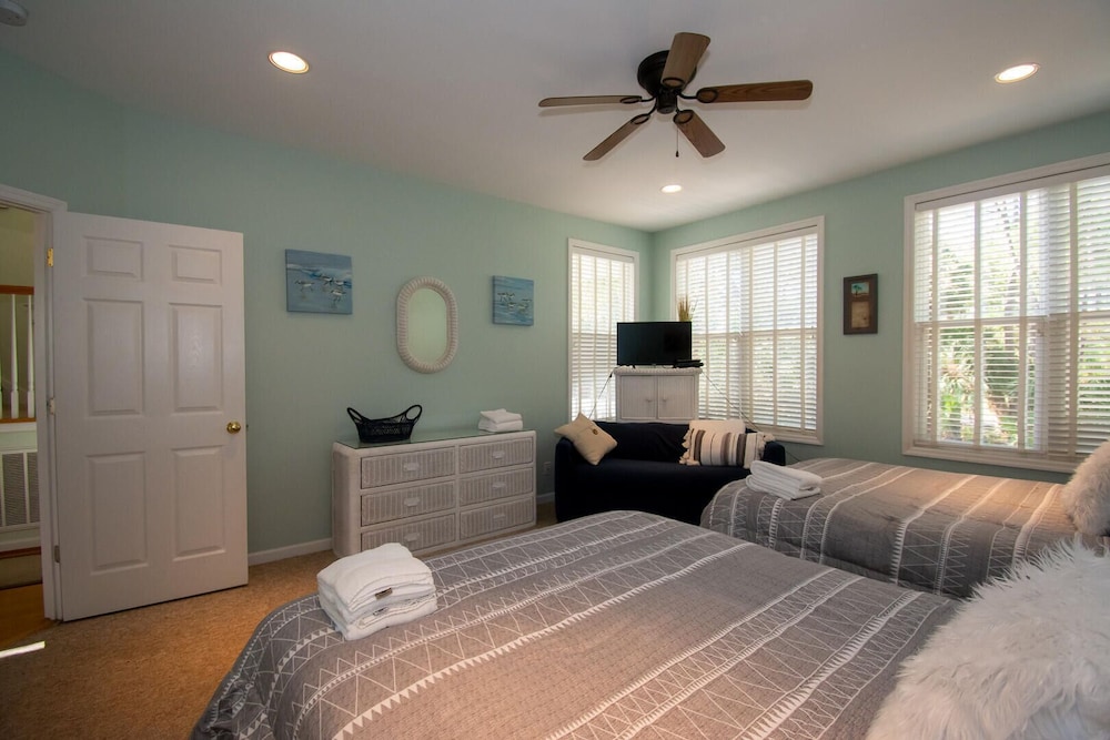 House, Multiple Beds, Balcony (83 Ocean Creek Blvd) photo 3