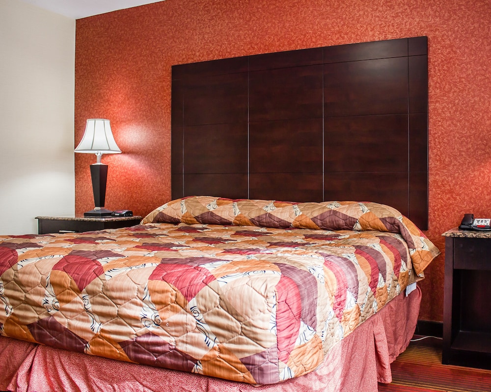 Standard Room, 1 King Bed, Non Smoking - Photo 3