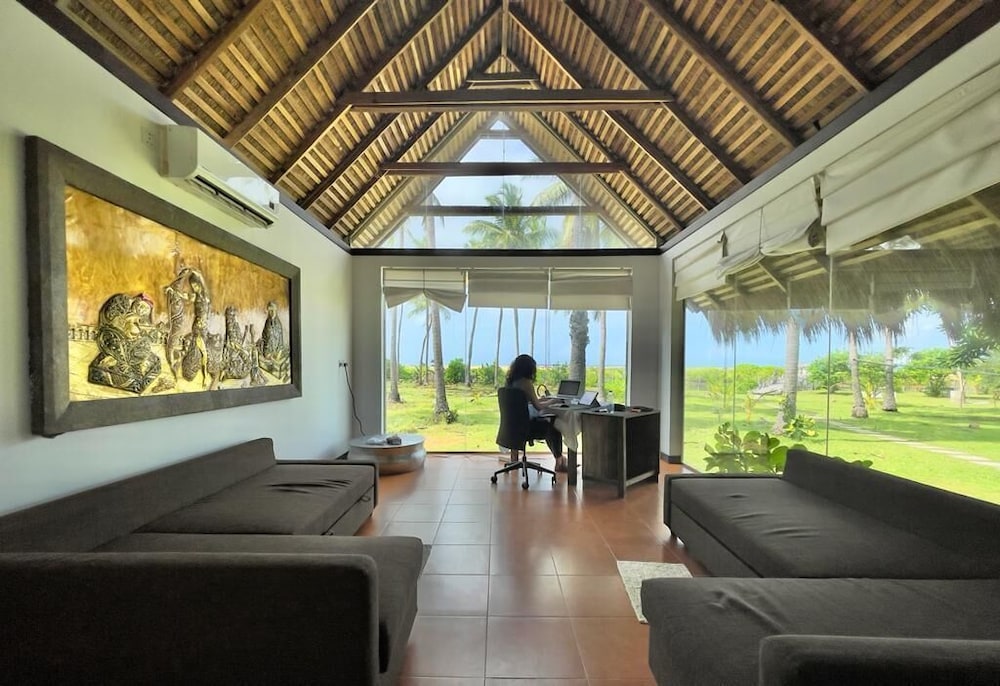 Grand Chalet, 2 Bedrooms, Beach View photo 3