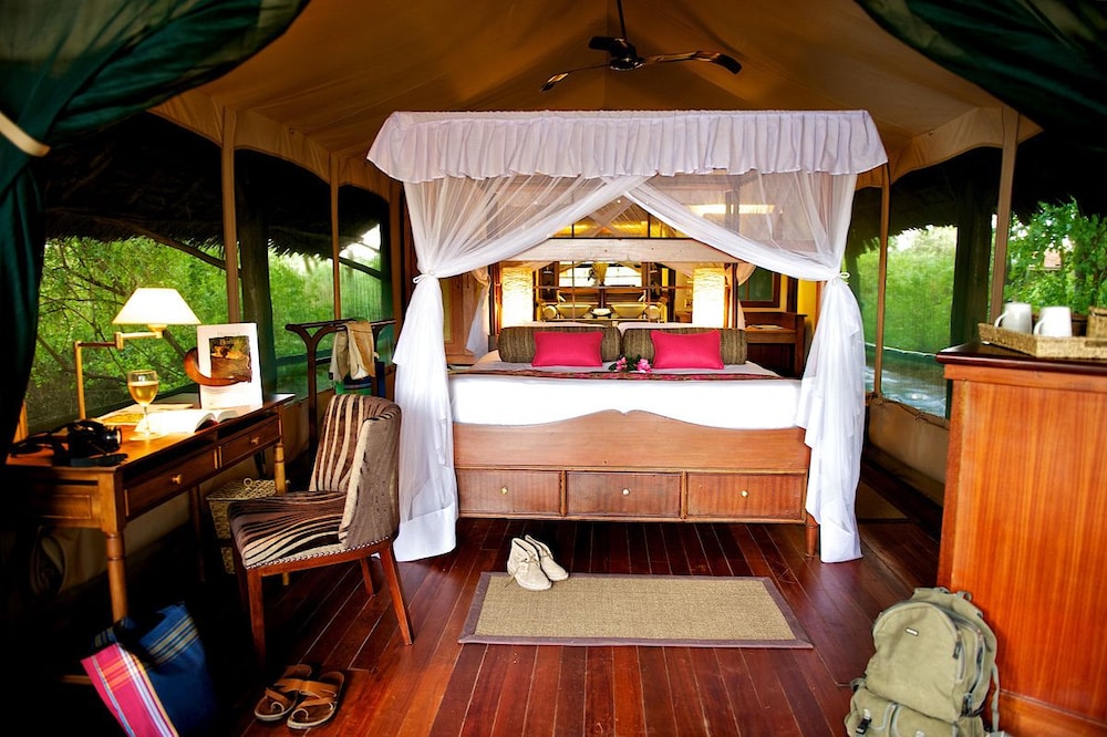 Deluxe Tent (2 Safari Included) photo 1