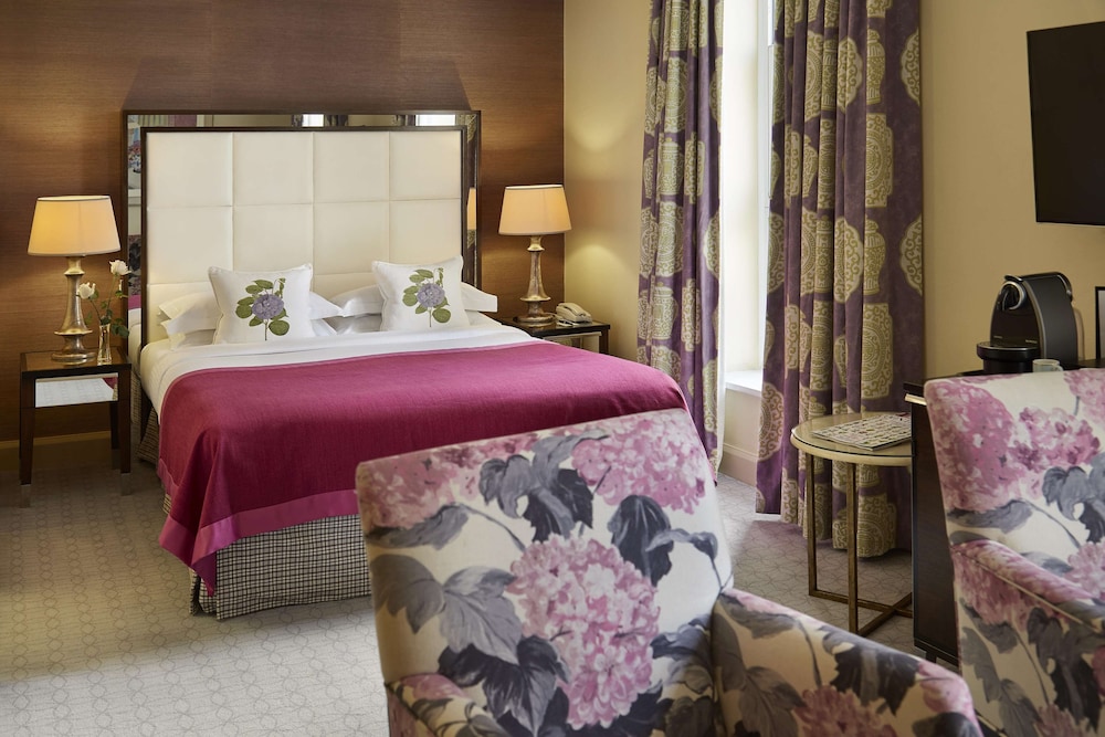 Deluxe Room, 1 Queen Bed photo 3