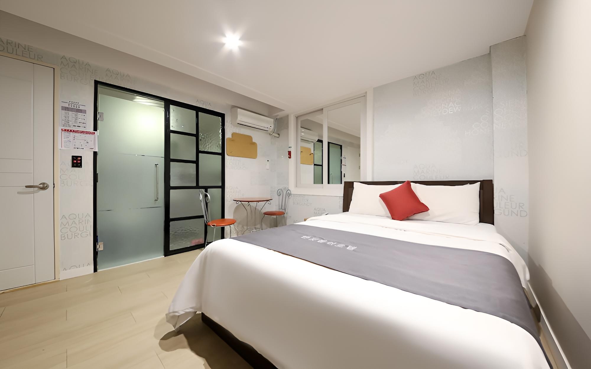 Room (Suite room (massage bed)) photo 2