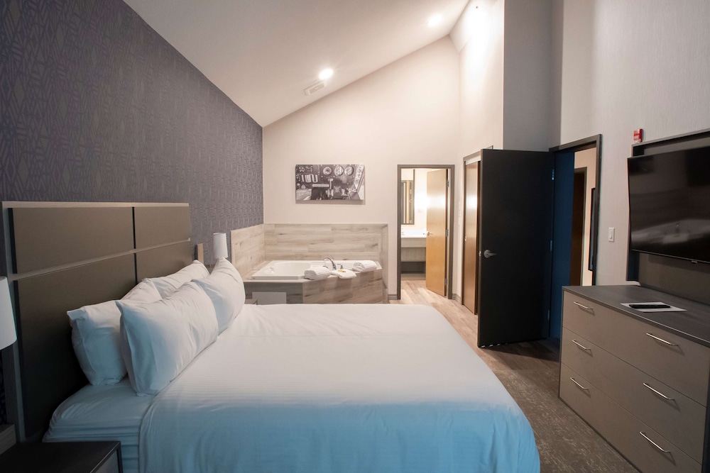 Suite, 1 King Bed, Non Smoking, Kitchen (with Sofabed) - Photo 1