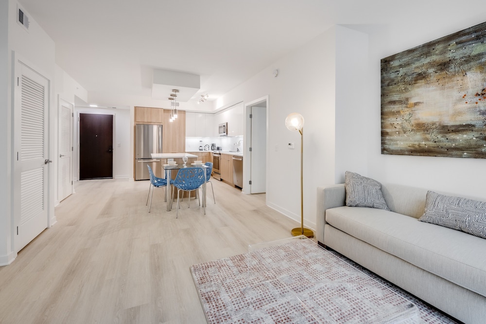 Luxury Apartment, 2 Bedrooms (Room décor/layout/colors vary by unit) - Photo 1