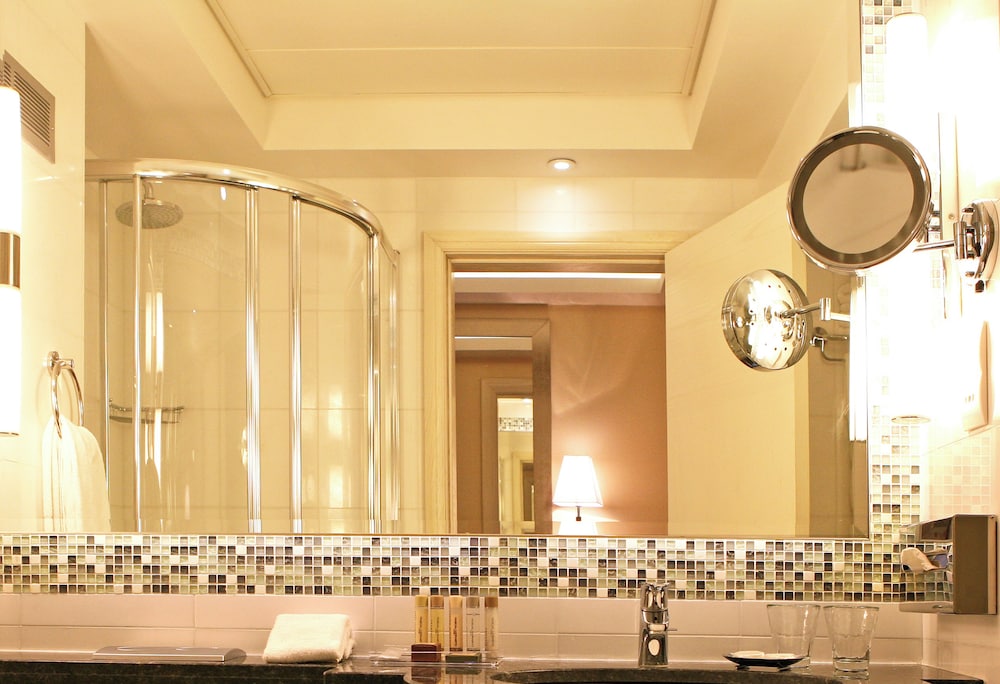 Suite, 1 King Bed, Sea View (Top Floor) - Photo 6