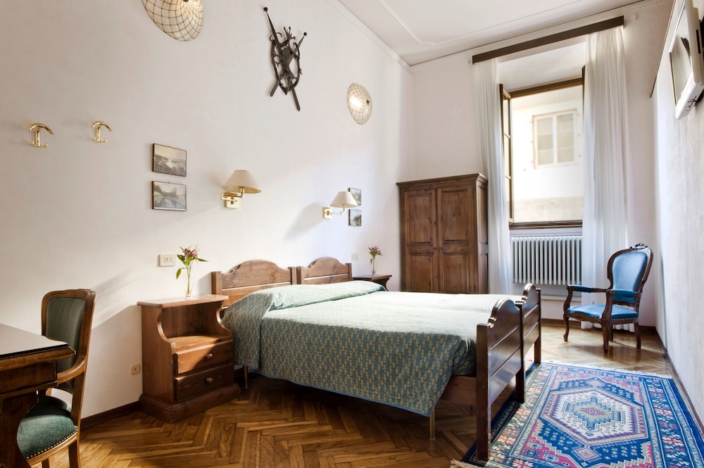 Double Room Single Use thumbnail 5