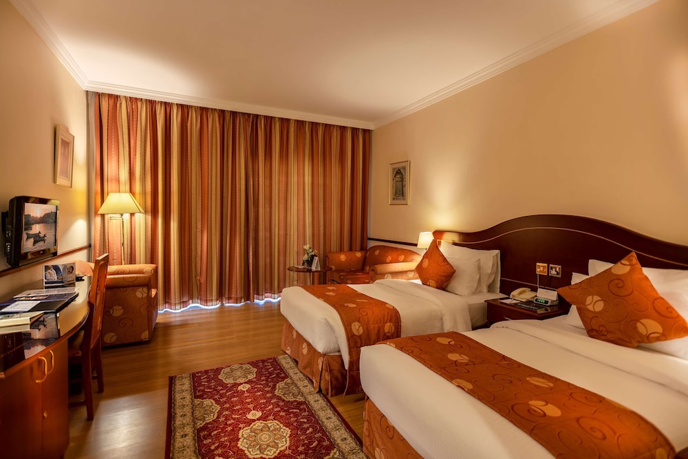 Standard Room, Multiple Beds, Pool View photo 3
