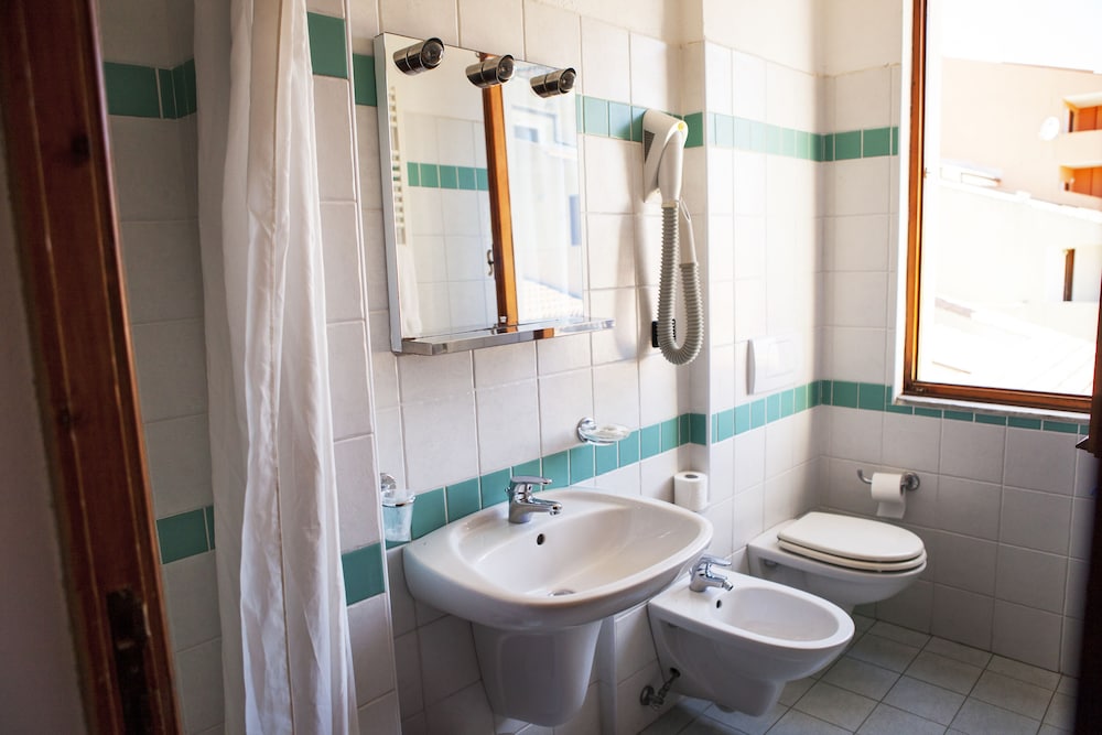 Classic Quadruple Room - Photo 3