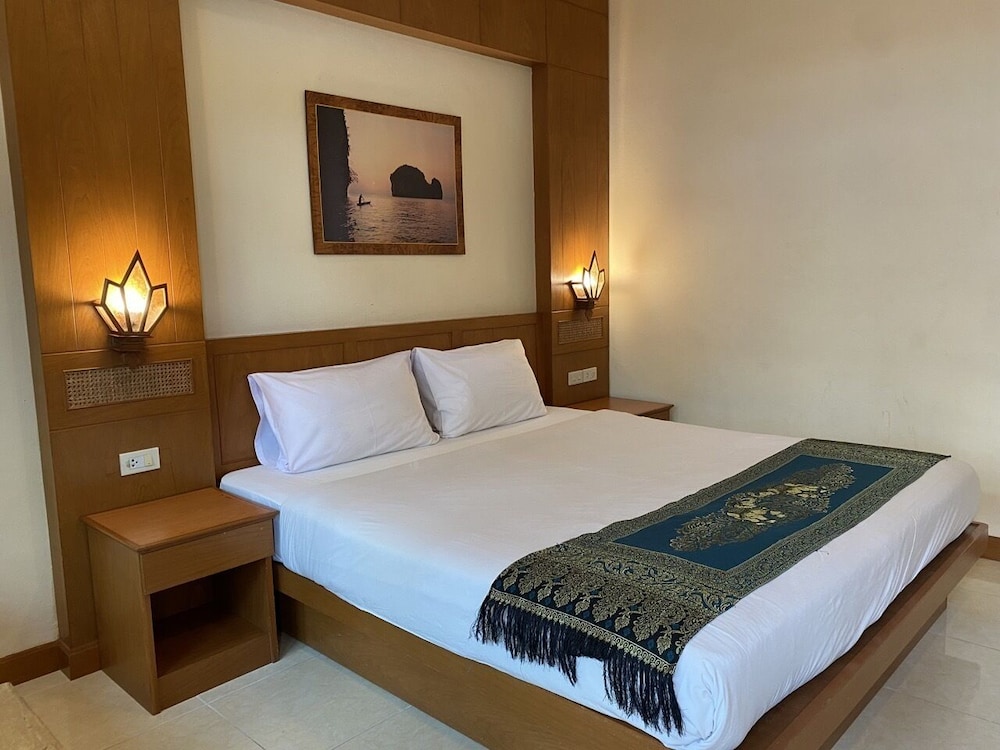 Deluxe Double Room, Pool View