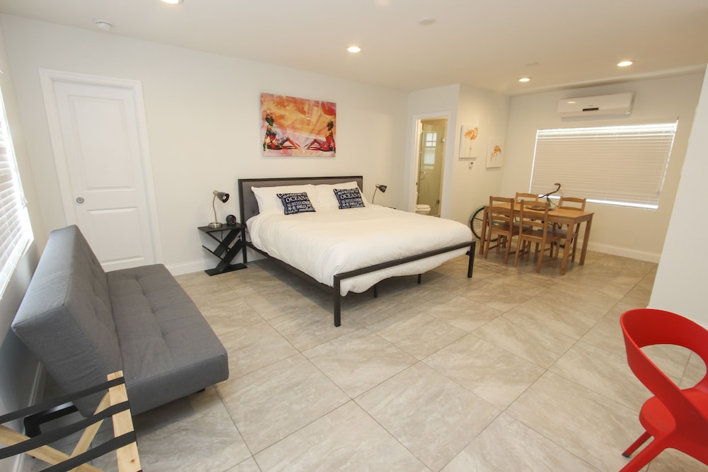 Signature Studio, 1 Bedroom, Kitchen, Partial Ocean View