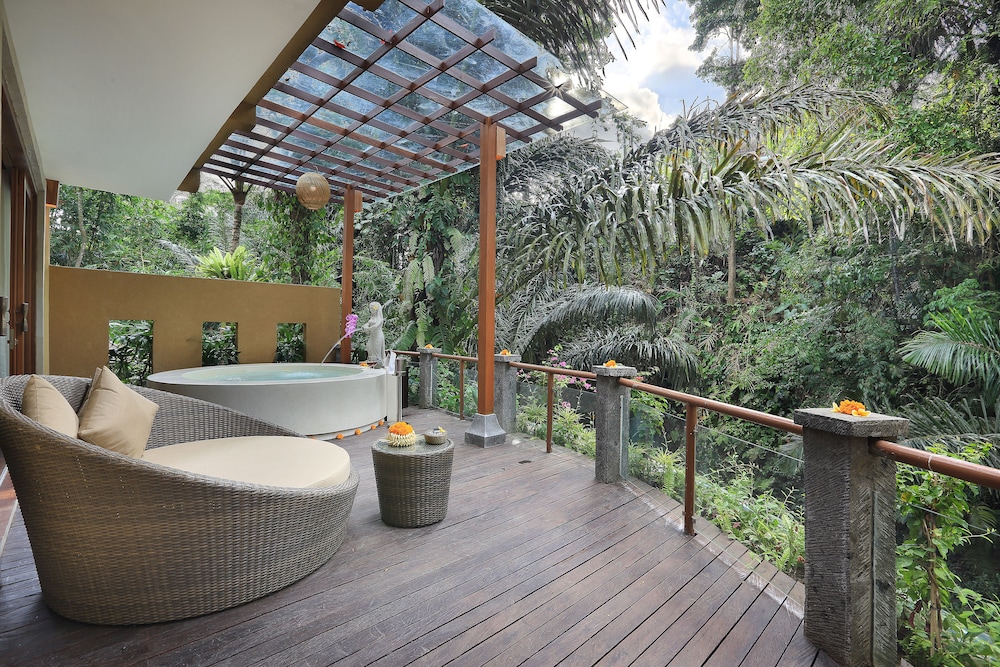 Royal Suite with Jacuzzi (with Daily Afternoon Tea)