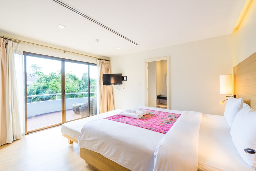 Deluxe Room, Balcony