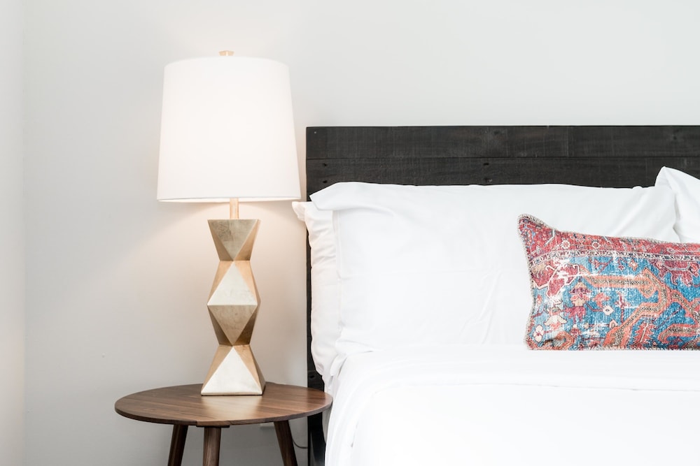 Cozysuites Music Row Chic 1BR w Free Parking 42, Photo 58