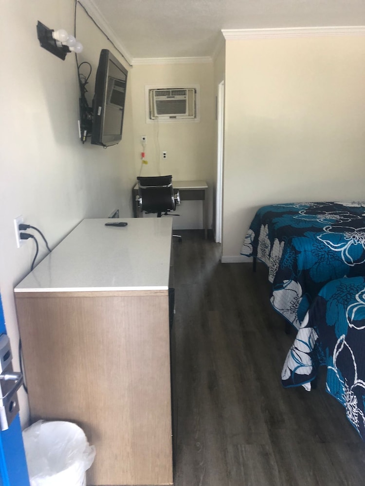 Studio, 2 Queen Beds, Non Smoking, Kitchen photo 2