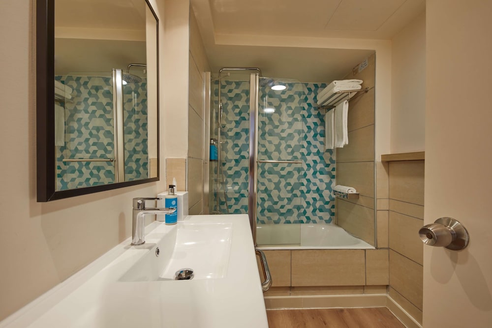Junior Suite, Balcony (3 Adults) - Photo 6