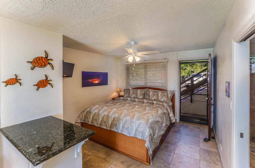 Studio Suite, 1 King Bed with Sofa bed, Patio, Ocean View (Kona White Sands A4) photo 3