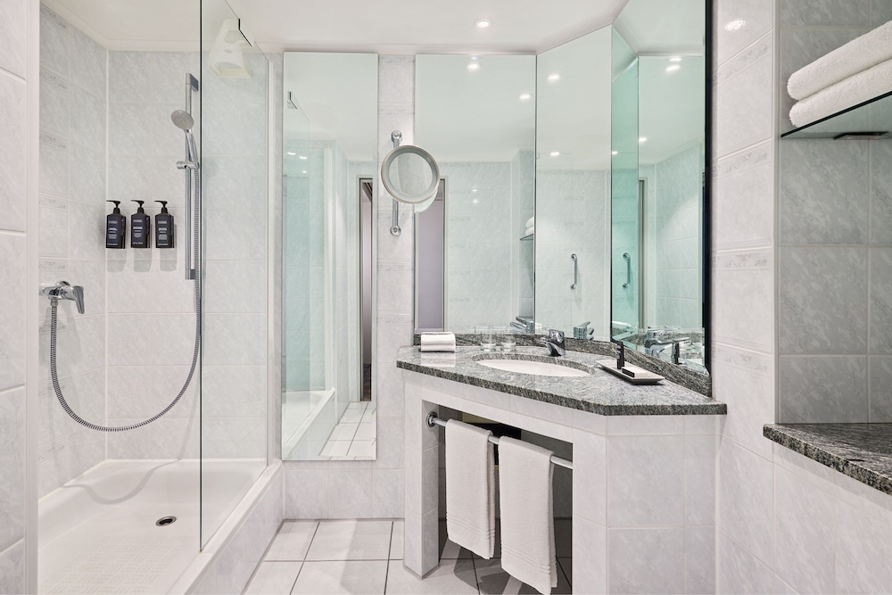Suite, 1 Bedroom thumbnail 6