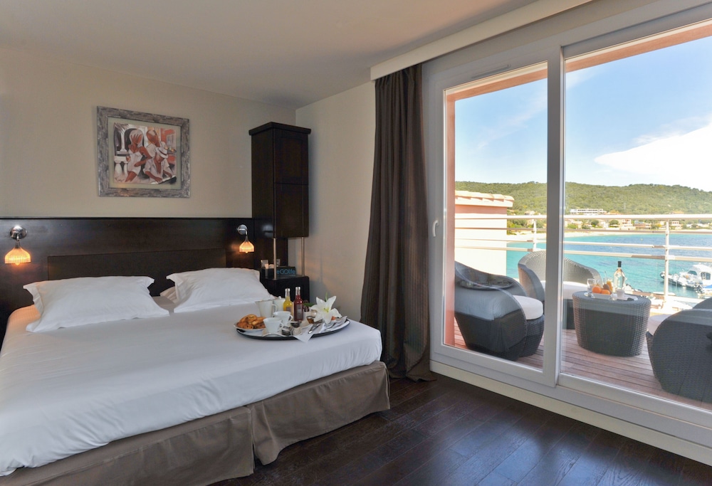 Master Suite, 3 Bedrooms, Balcony, Sea View photo 1
