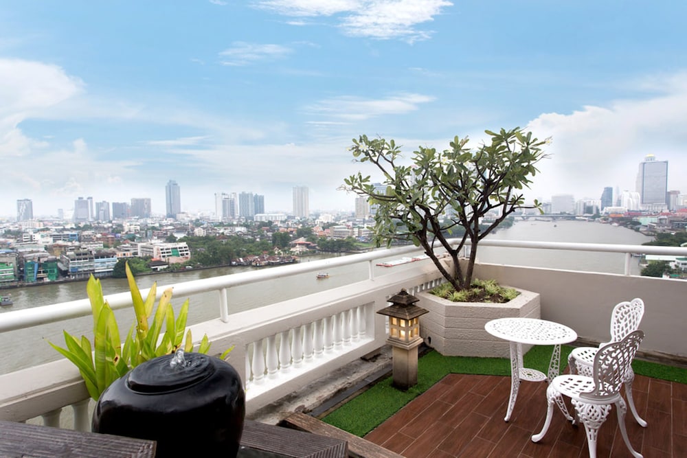 Suite, 1 King Bed, Terrace thumbnail 6