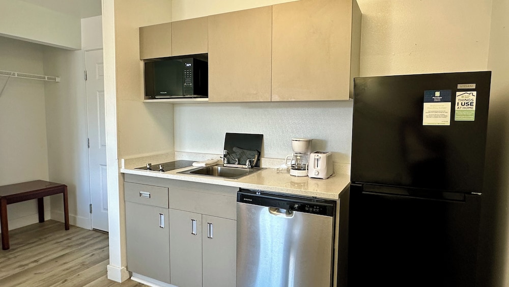 Suite, 2 Twin Beds, Non Smoking (Efficiency, Upgrade) - Photo 3