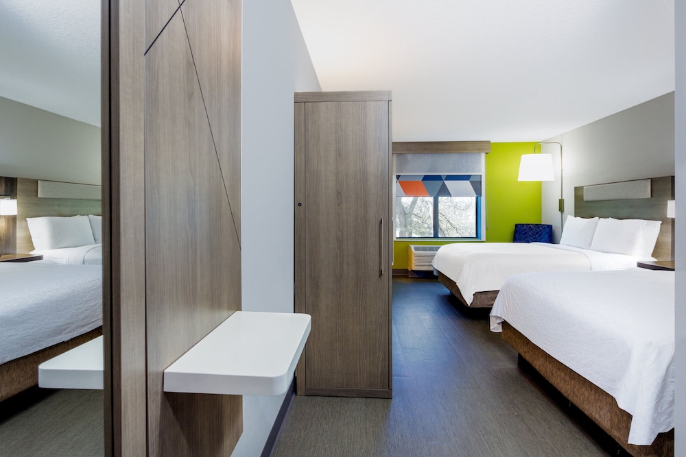 Standard Room, 2 Queen Beds, Accessible (Comm & Mobil, Roll-In Shower) - Photo 3