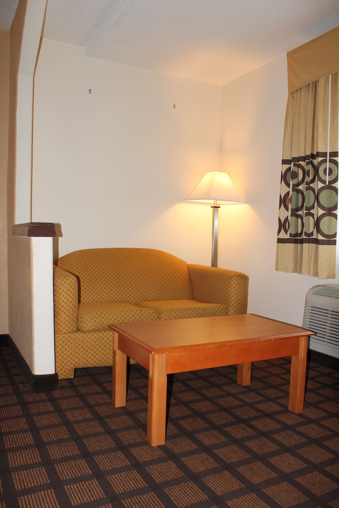 Standard Room, 2 Queen Beds - Photo 2