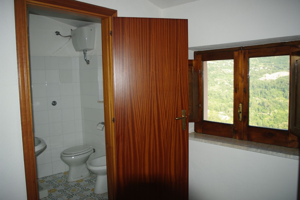 Classic Quadruple Room, Multiple Beds, Mountain View photo 2