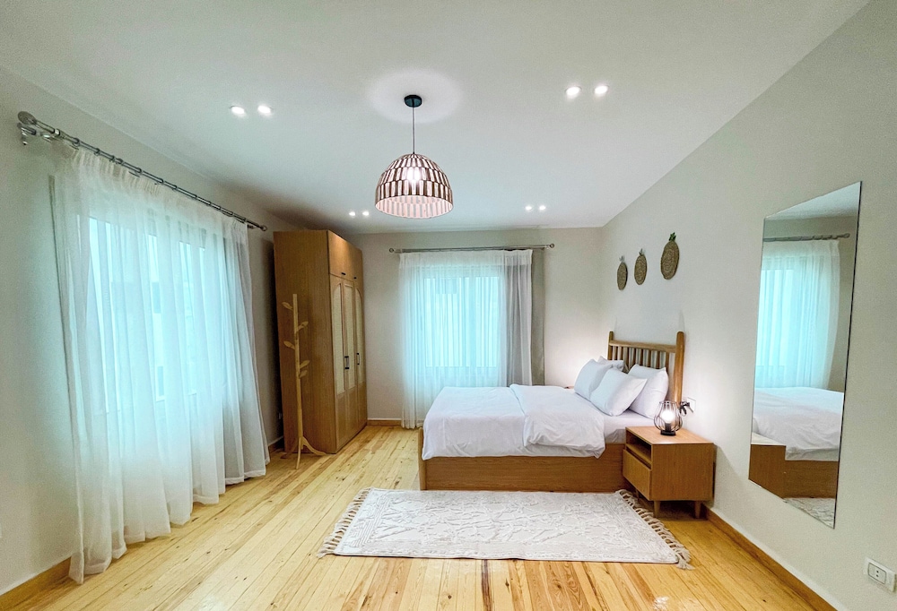 Apartment, 1 King Bed, Garden View photo 1
