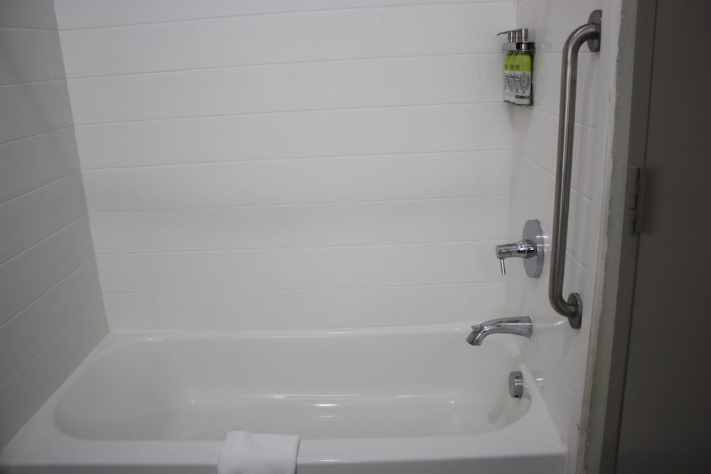 Suite, 1 King Bed, Accessible (Communications) photo 3