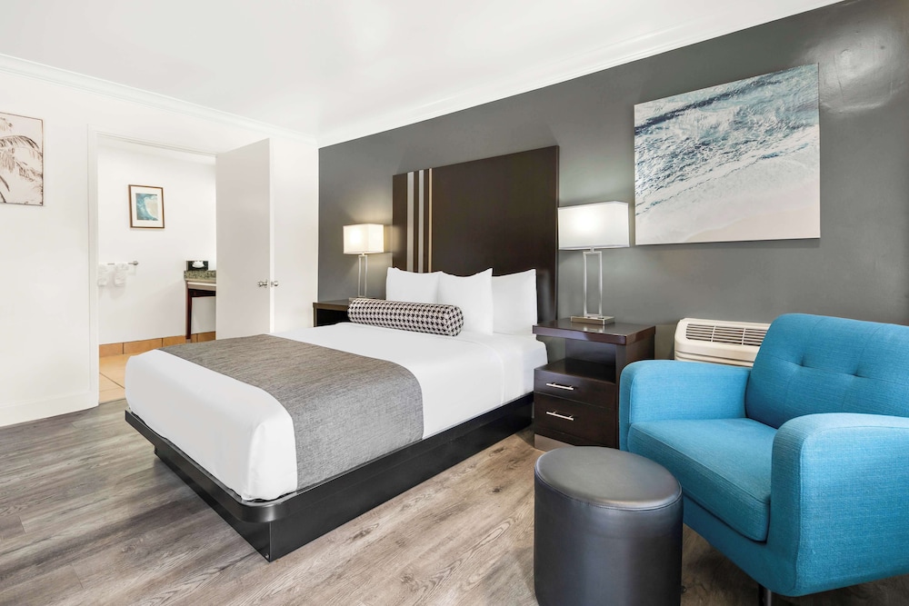 Standard Room, 1 Queen Bed, Accessible, Bathtub photo 1