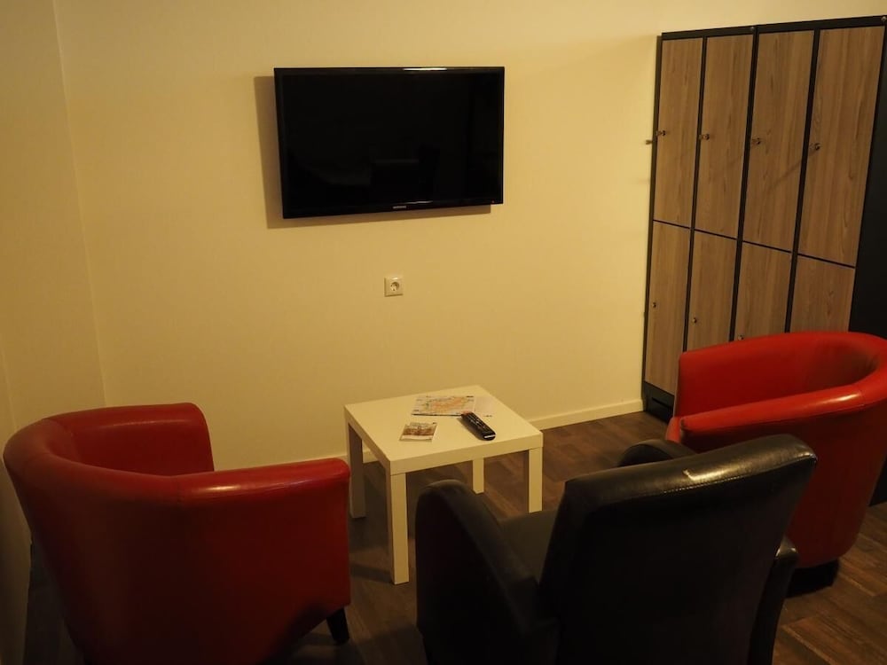 Slaapzaal (big dorm) photo 3