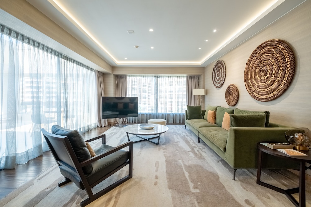 Executive Suite - Photo 7